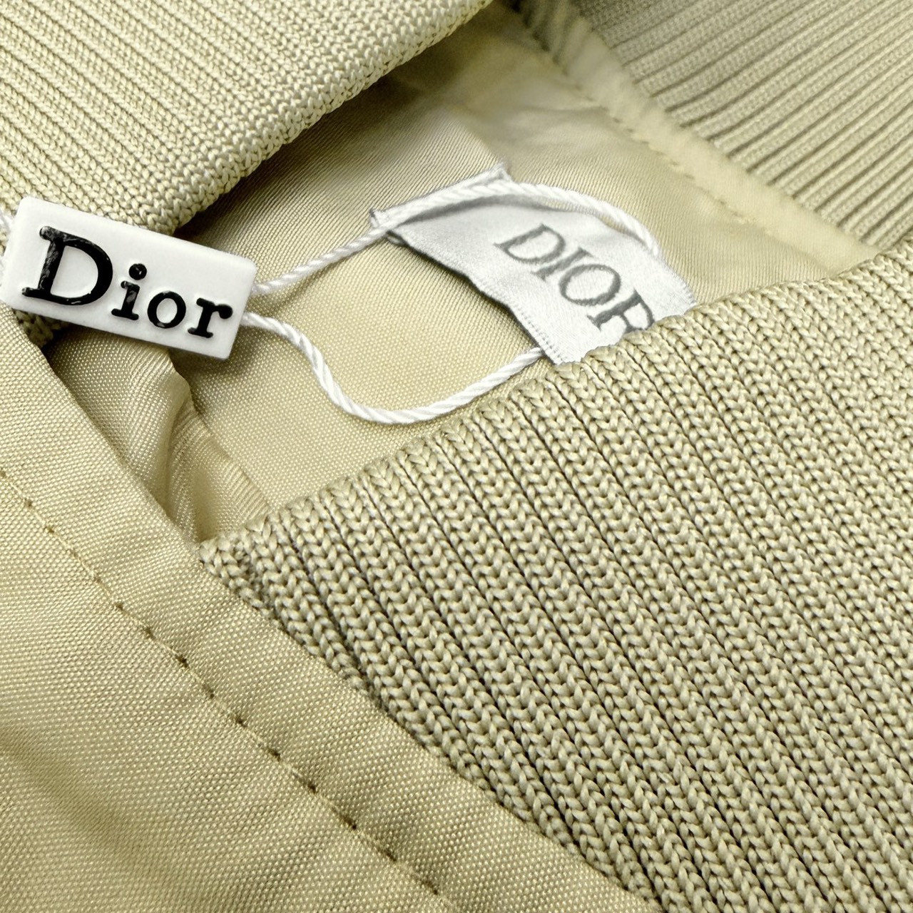 <p>DIOR 走秀款棒球外套(黃)</p>