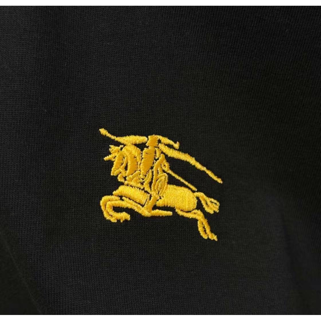 <p>Burberry 长袖卫衣T恤(黑)</p>