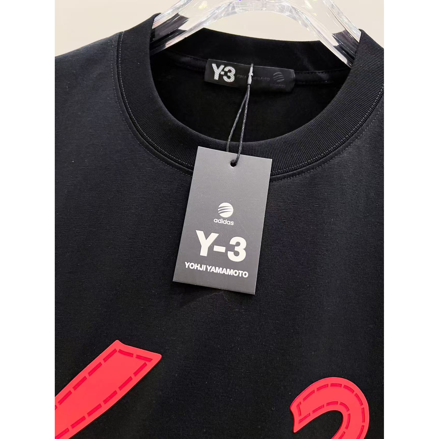 <p>Y-3硅胶厚板短袖T恤(黑)</p>