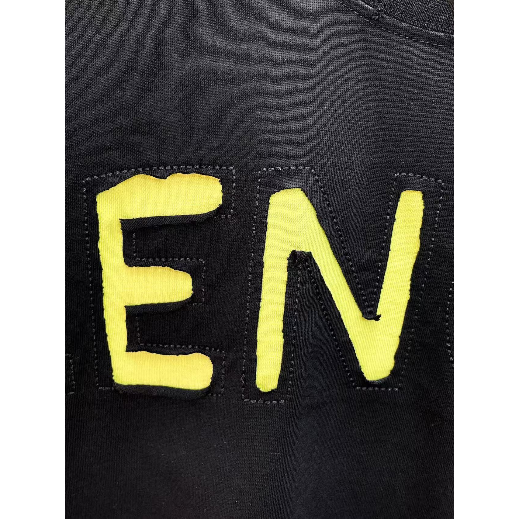 <p>Balenciaga 专柜新款短袖T恤(黑)</p>