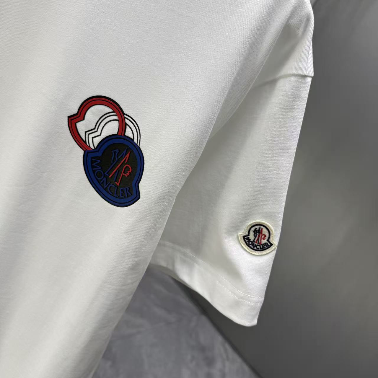 <p>Moncler 短袖T恤(白)</p>
