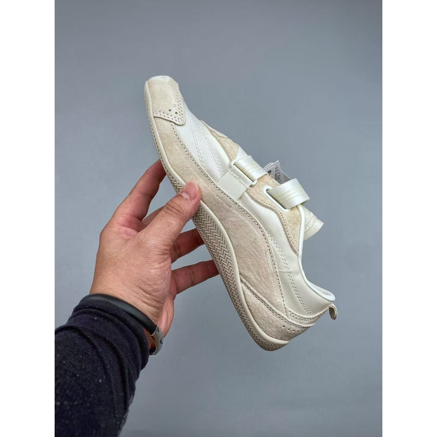 <p>Adidas URBAN REVERIE&nbsp; 生活休闲鞋(白)</p>