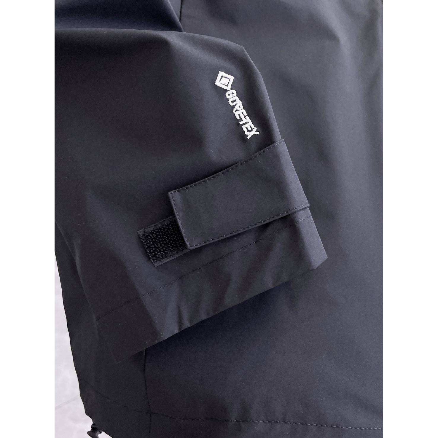<p>Arc'teryx 男士夹克外套(黑)</p>