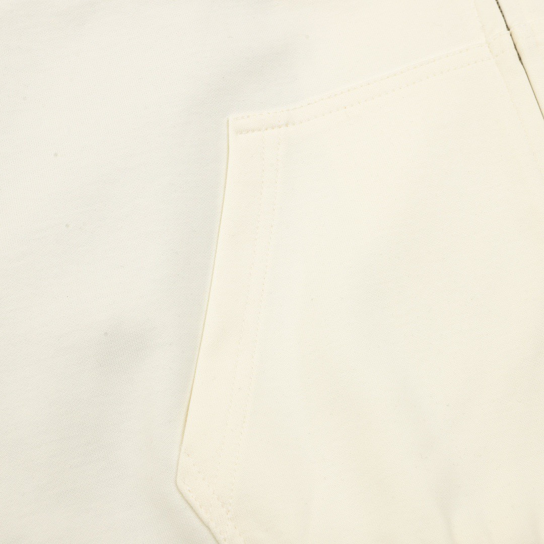 <p>Loewe 拼色织带刺绣连帽拉链外套(米黃)</p>