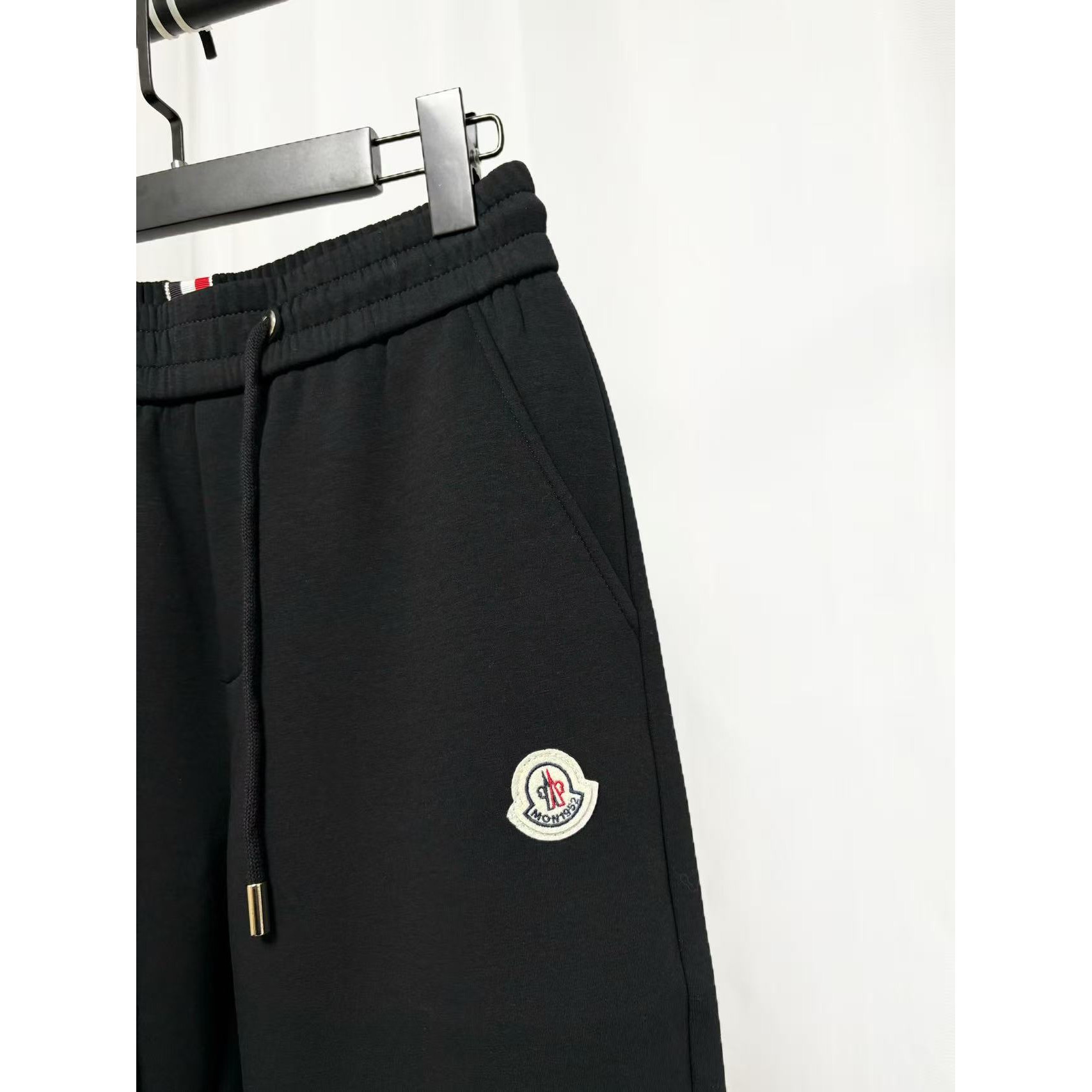 <p>Moncler 休闲长裤(黑)</p>