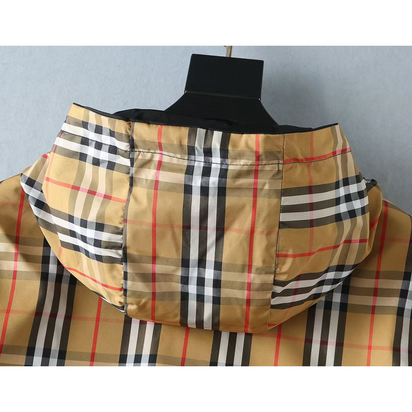 <p>BURBERRY 男士夹克外套(卡其)</p>