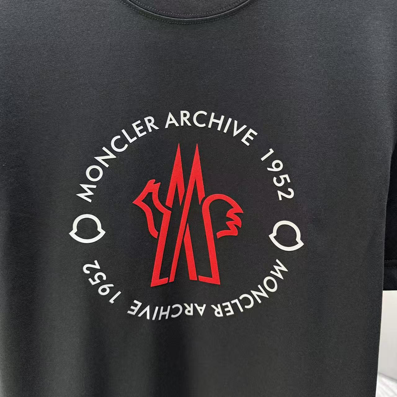 <p>Moncler 短袖T恤(黑)</p>
