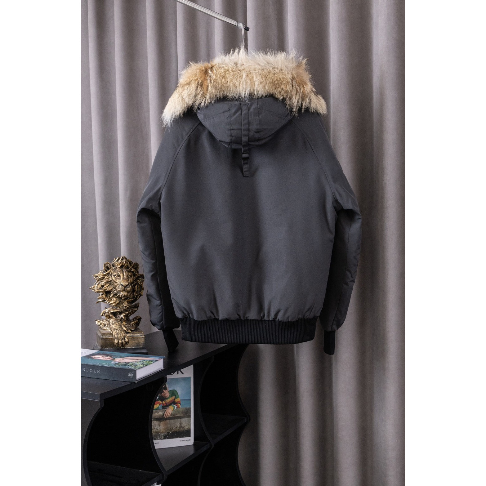 <p>Canada Goose 01款 Chilliwack Bomber 飞行员羽绒服(石墨灰)</p>