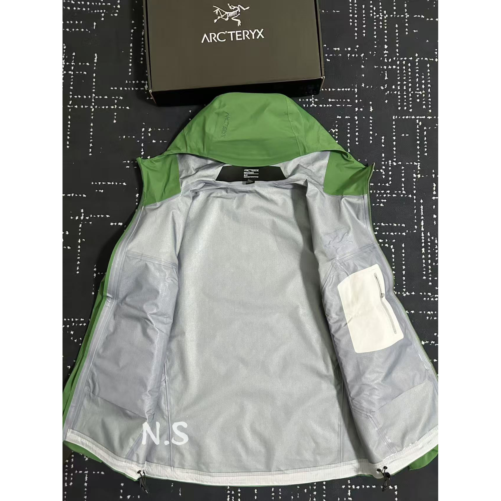 <p>Arc'teryx Beta系列 SL GORE-TEX 硬壳刺绣连帽防水防风透气冲锋衣 (伊甸绿)</p>