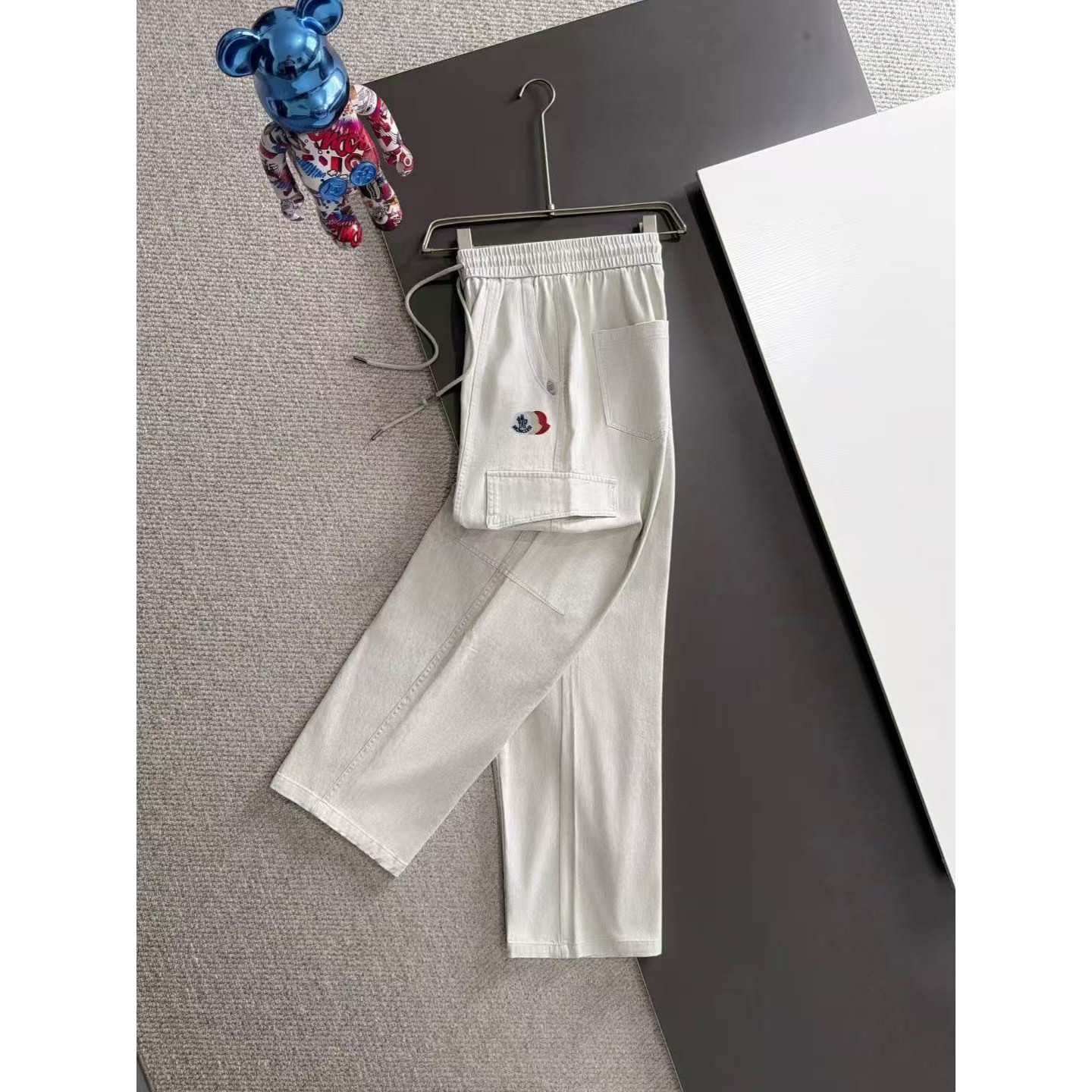 <p>MONCLER 夏季新款松紧带休闲裤(786887)</p>