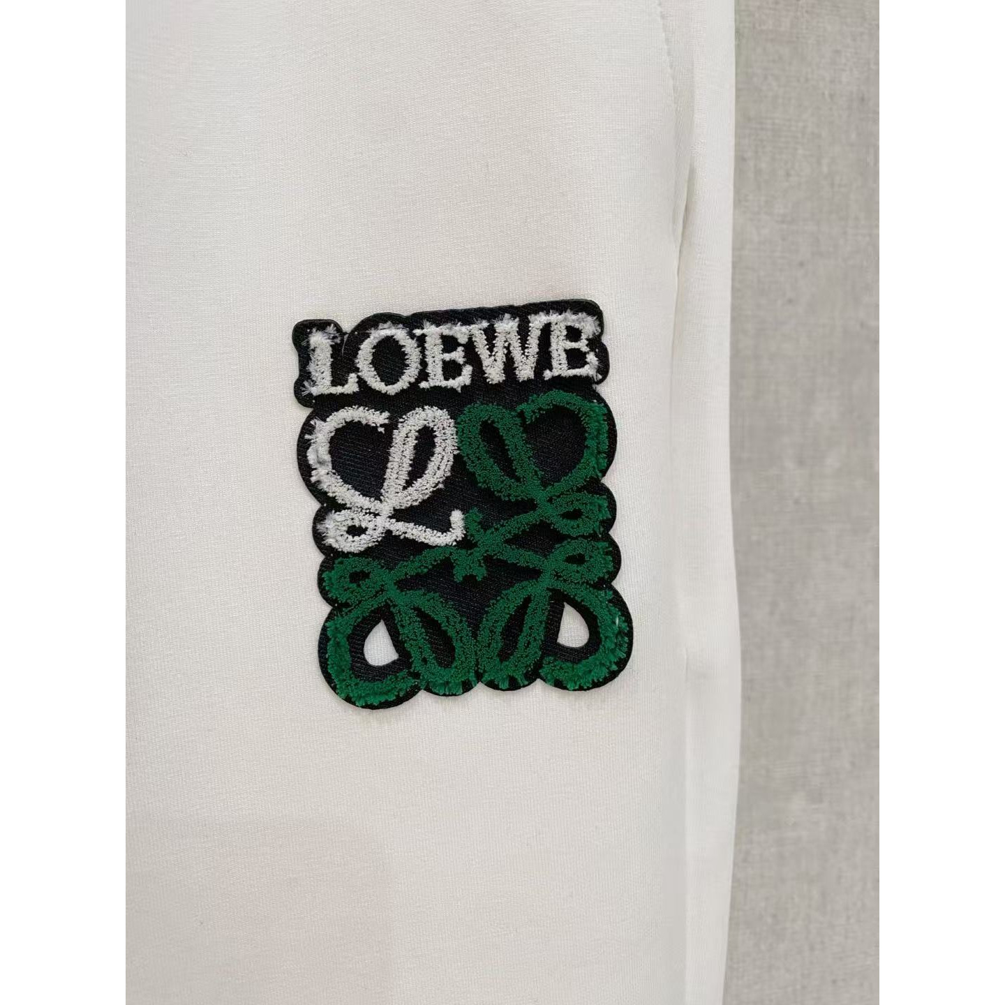 <p>LOEWE 男士长裤(782462)</p>