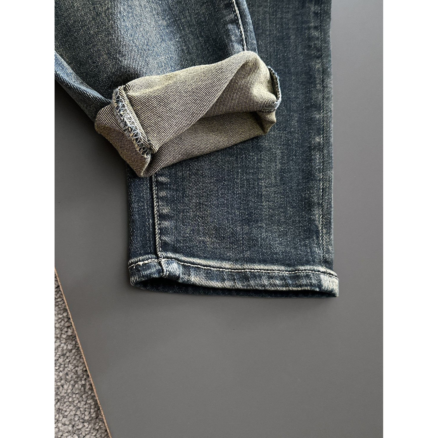 <p>Giorgio_Armani 高品质牛仔裤</p>