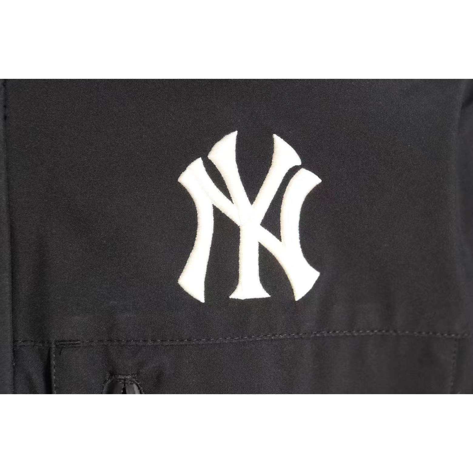 <p>MLB 工装大毛领羽绒服(黑)</p>