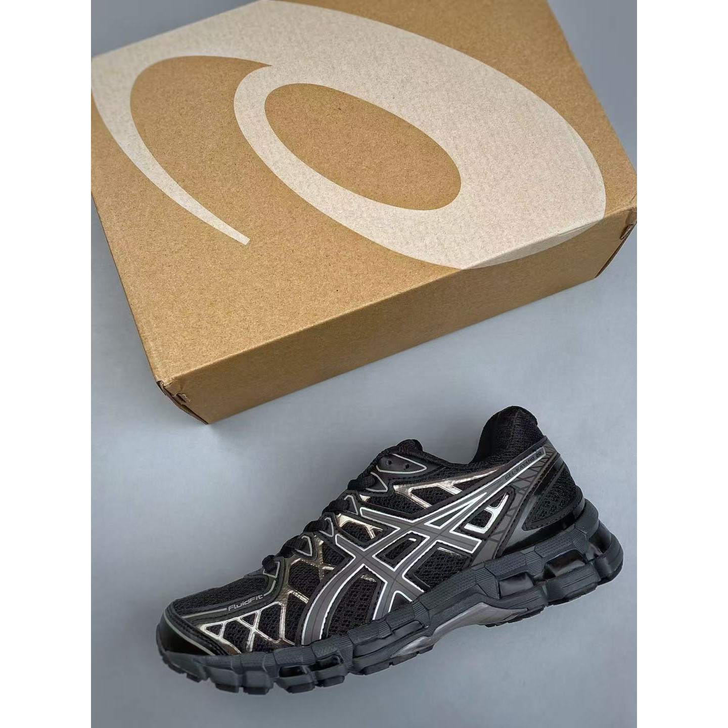 <p>Asics Gel-Kayano 20代 透气专业跑鞋(黑)</p>