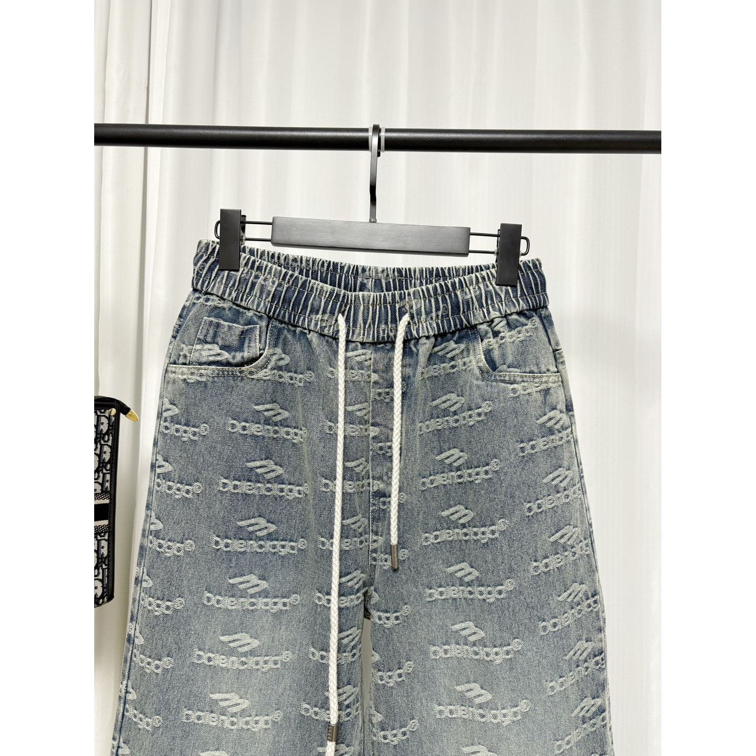 <p>Balenciaga 牛仔长裤</p>