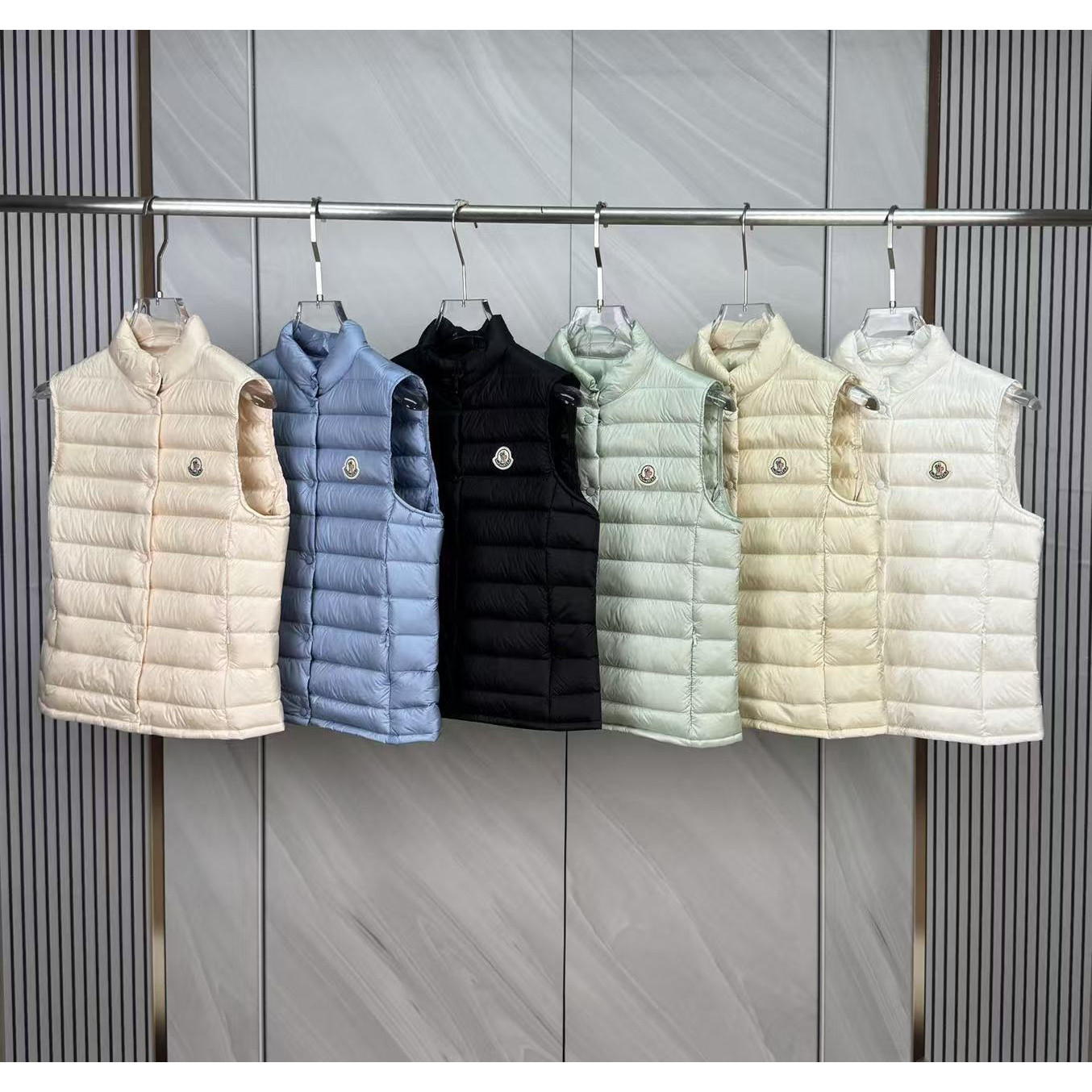 <p>Moncler Liane女士立领羽绒服(米)</p>