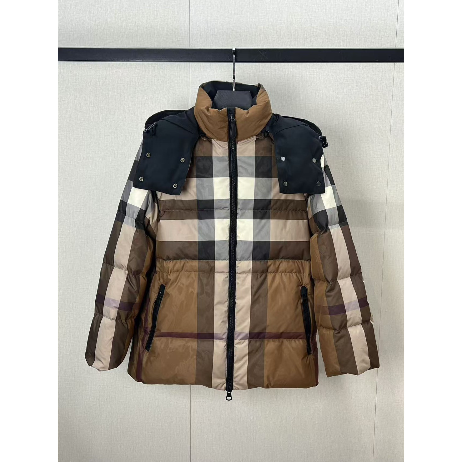 <p>BURBERRY 格纹女款羽绒服</p>