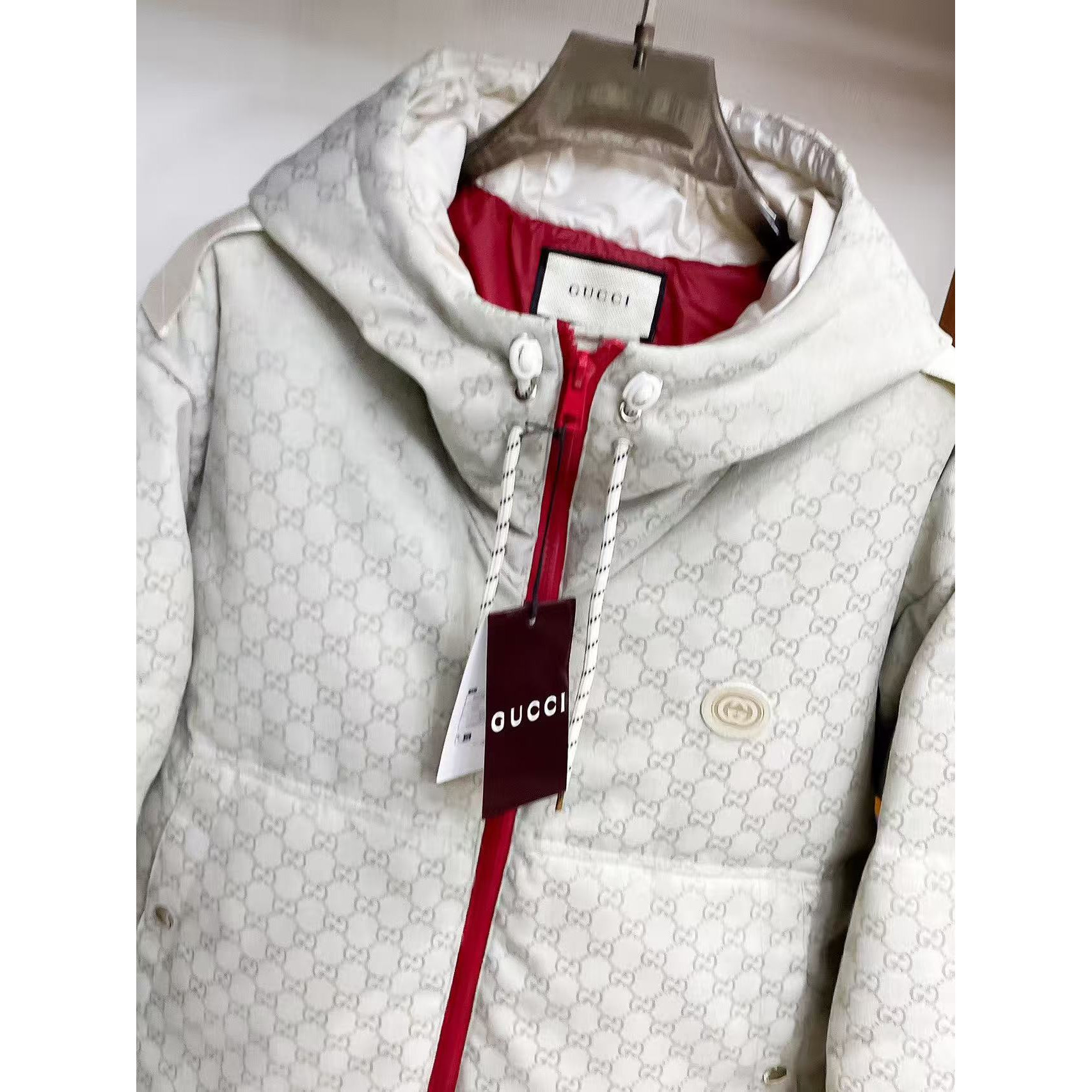 <p>GUCCI 秋冬新款羽绒服(白)</p>