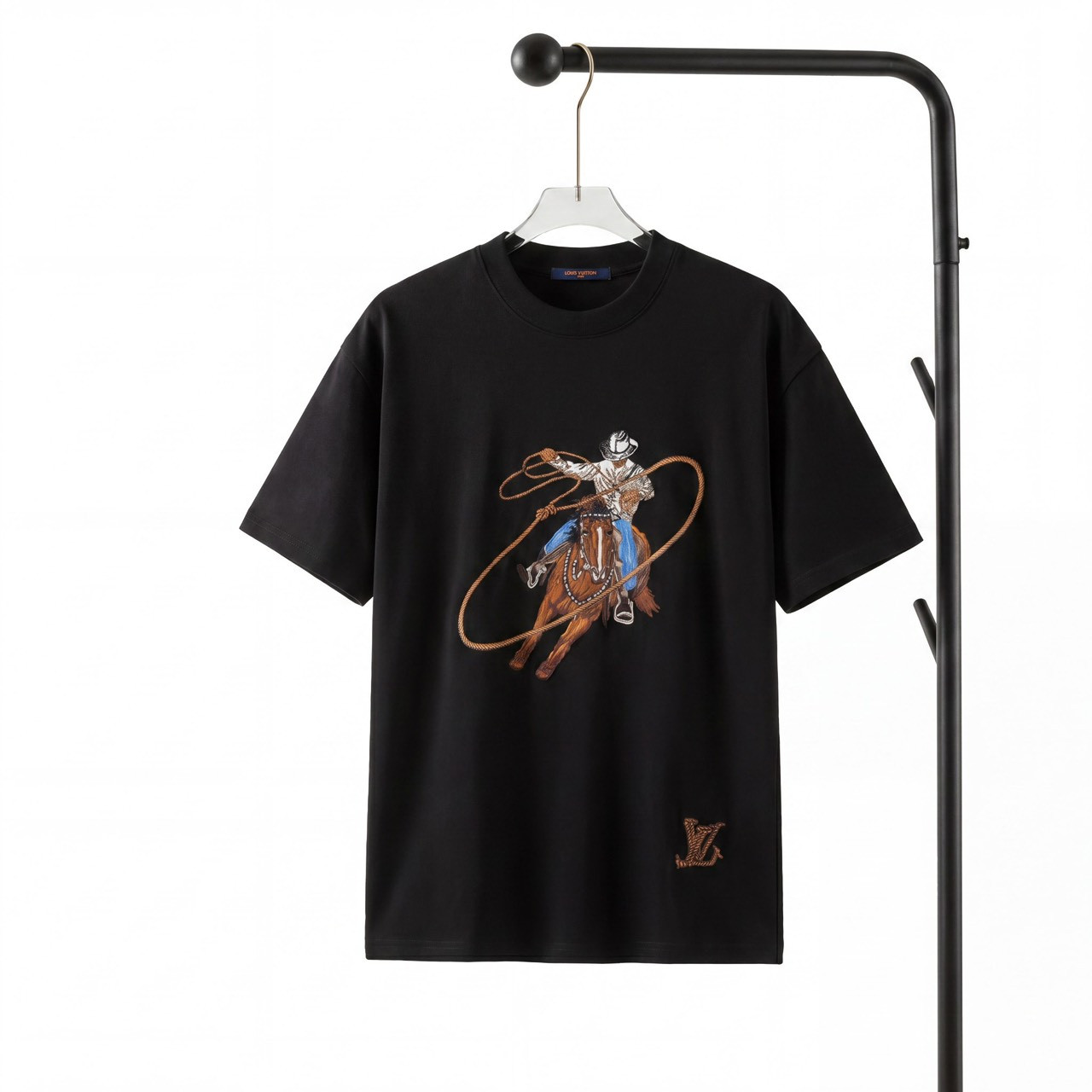 <p>LV &nbsp;logo绣花 短袖T恤(黑)</p>