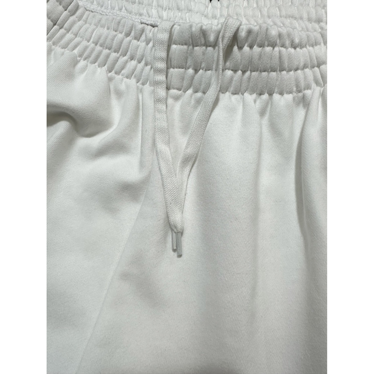<p>Balenciaga 3m刺绣印花休闲短裤(白)</p>
