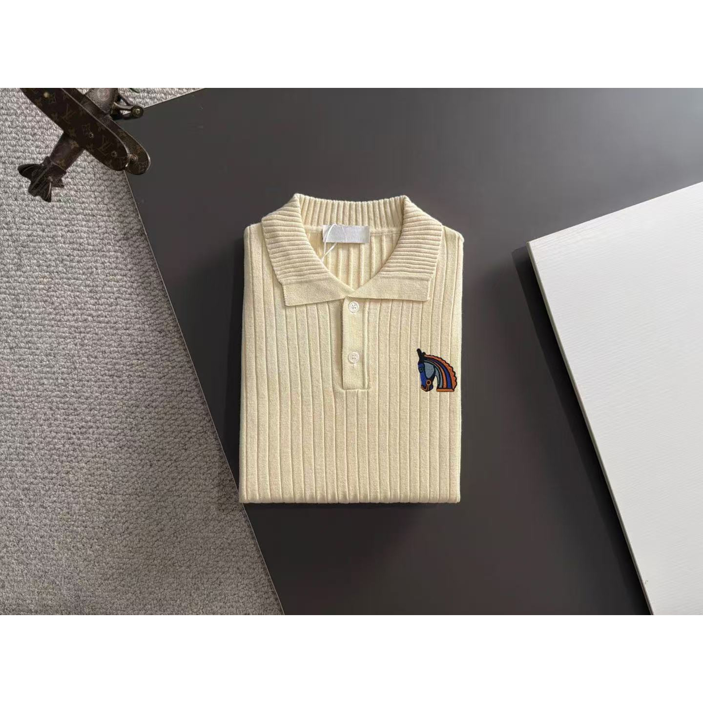 <p>HERMES 秋冬官网最新毛衣(黃)</p>