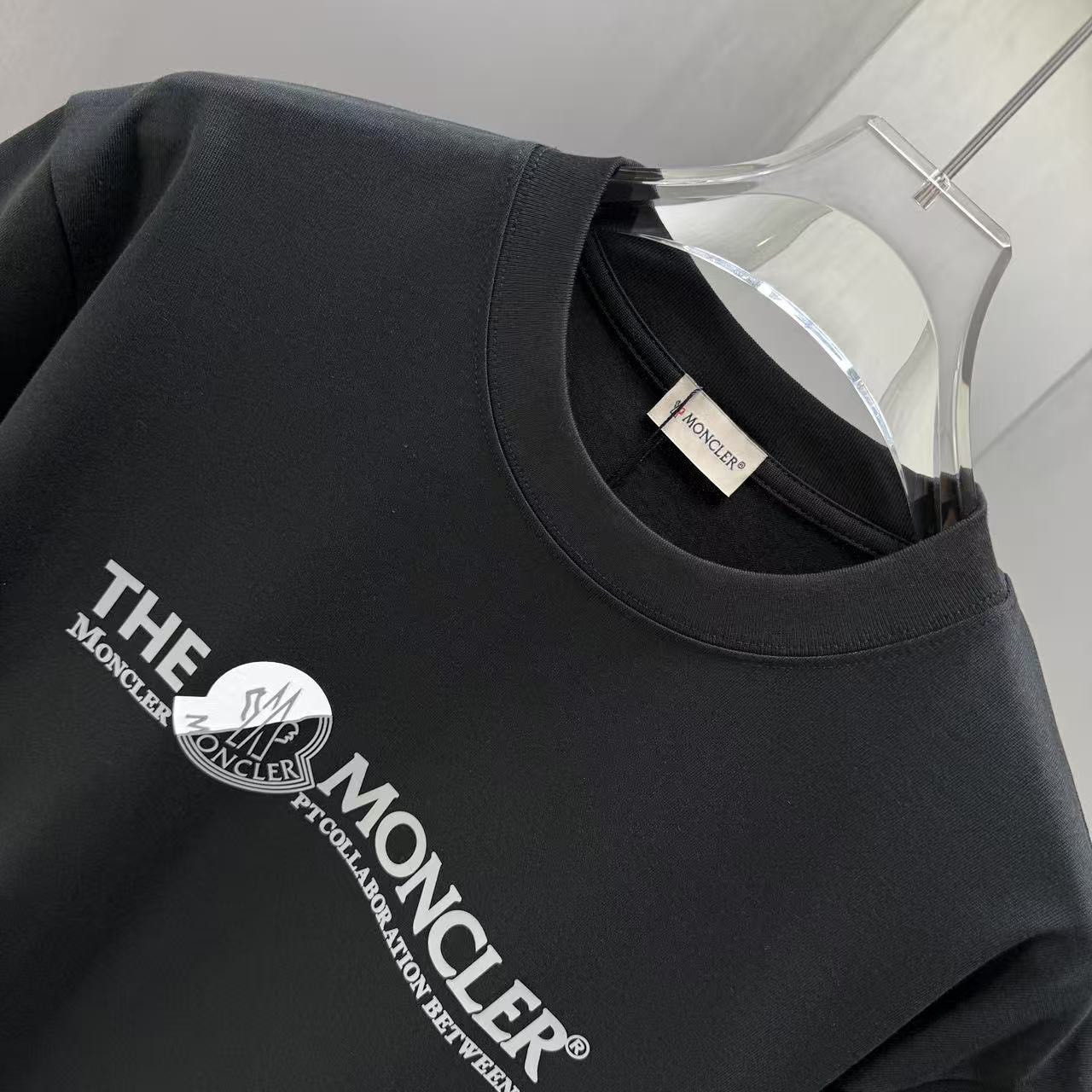 <p>Moncler 短袖T恤(黑)</p>
