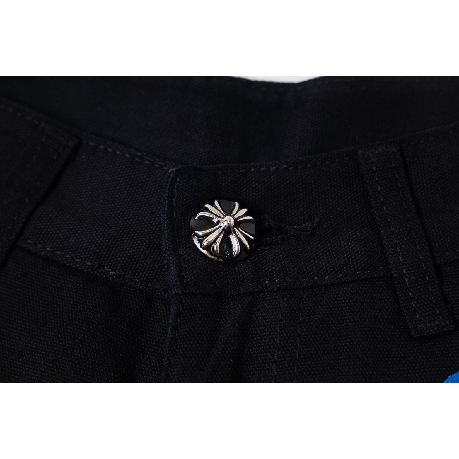 <p>CHROME HEARTS 蓝豹纹拼白皮十字架拼皮情侣款水洗宽松牛仔裤(1777#)</p>