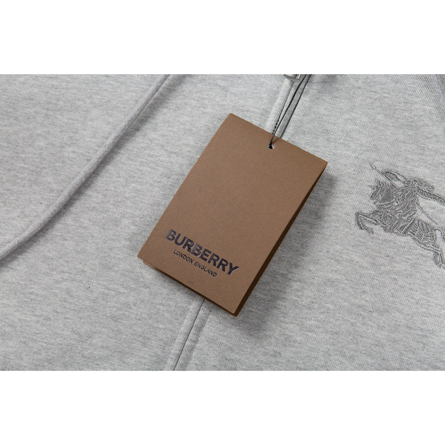 <p>Burberry 战马logo绣花连帽开衫卫衣(灰)</p>