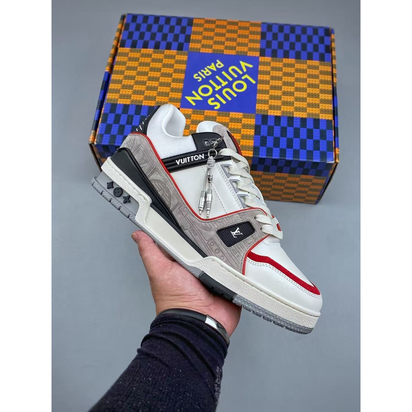 <p>LV Trainer 经典板鞋</p>