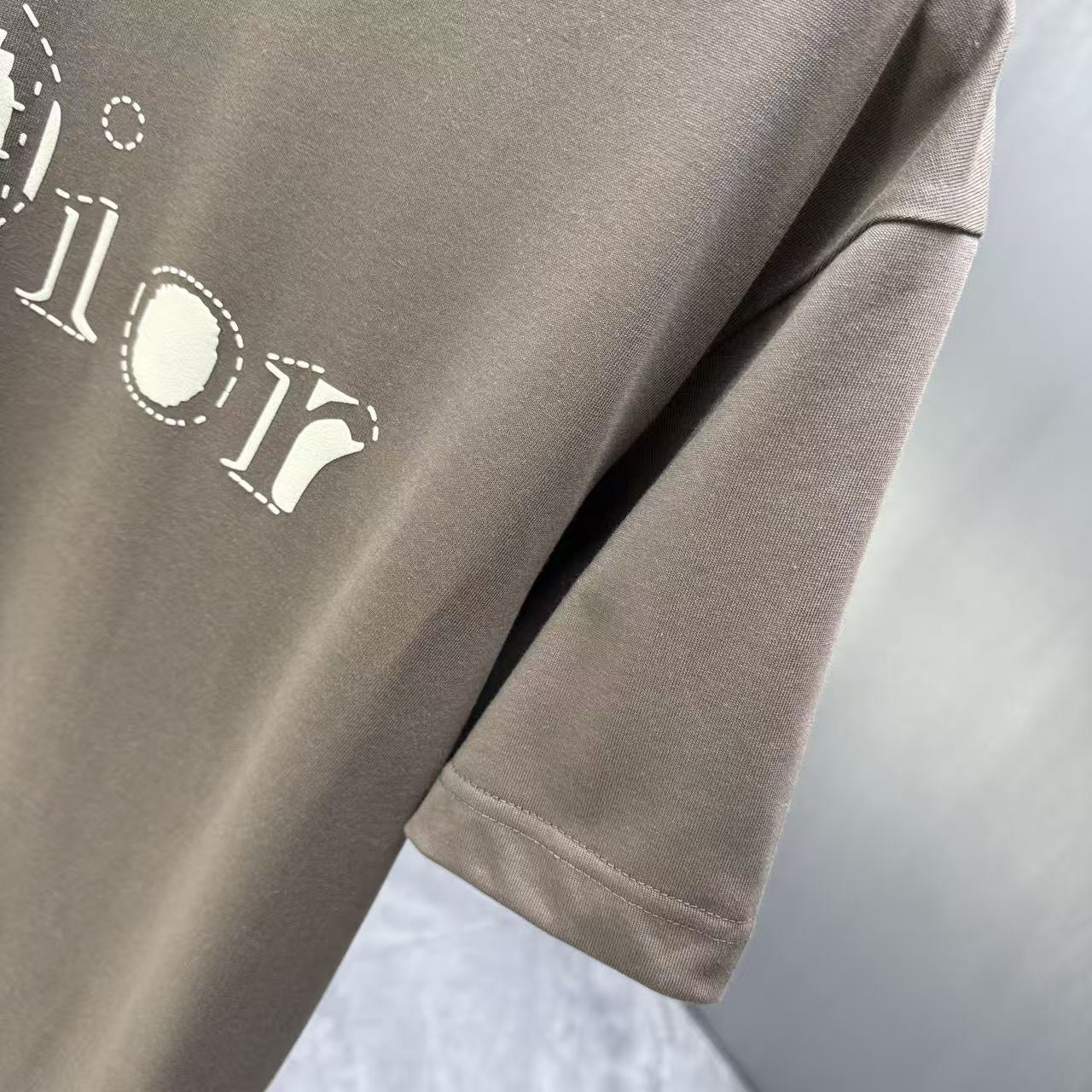 <p>DIOR 短袖T恤(棕)</p>