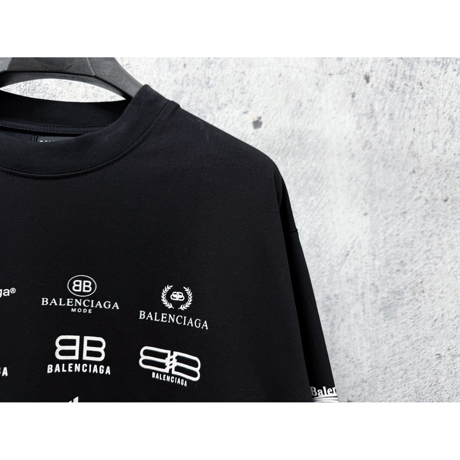 <p>BALENCIAGA logo印花长袖(黑)</p>