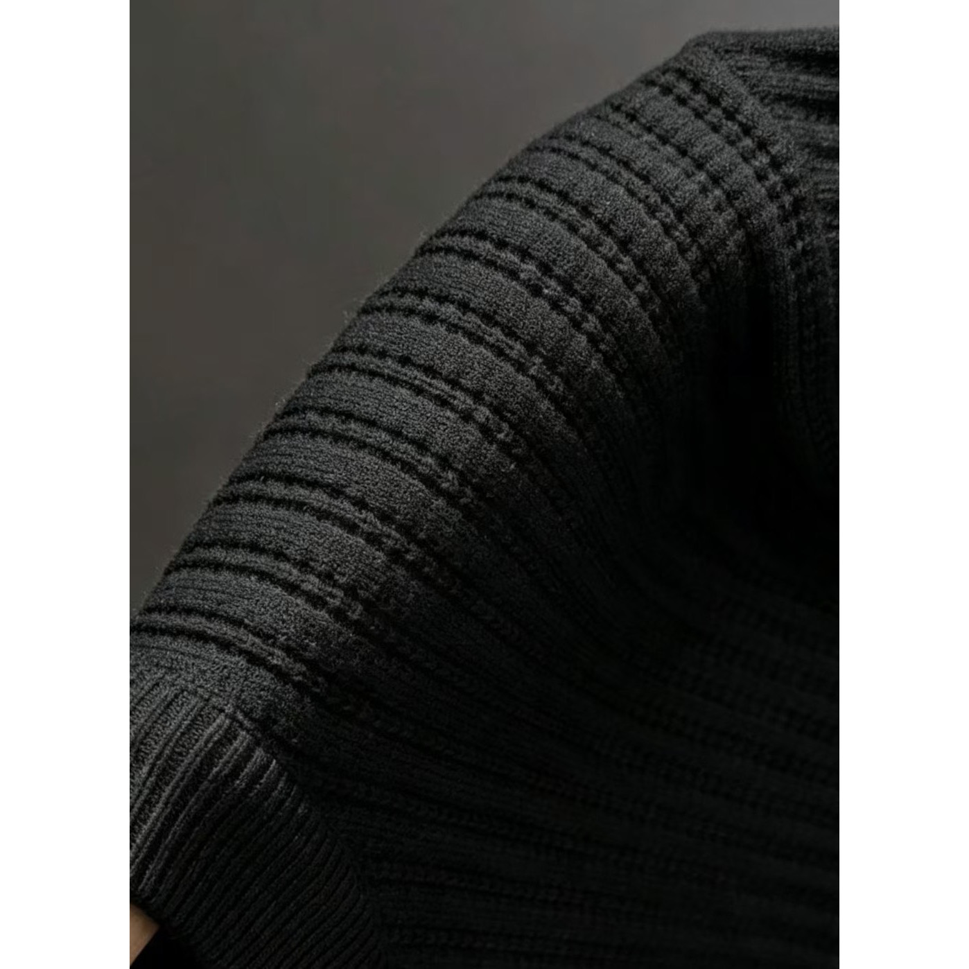 <p>Balenciaga&nbsp;高品质男士毛衣(黑)</p>