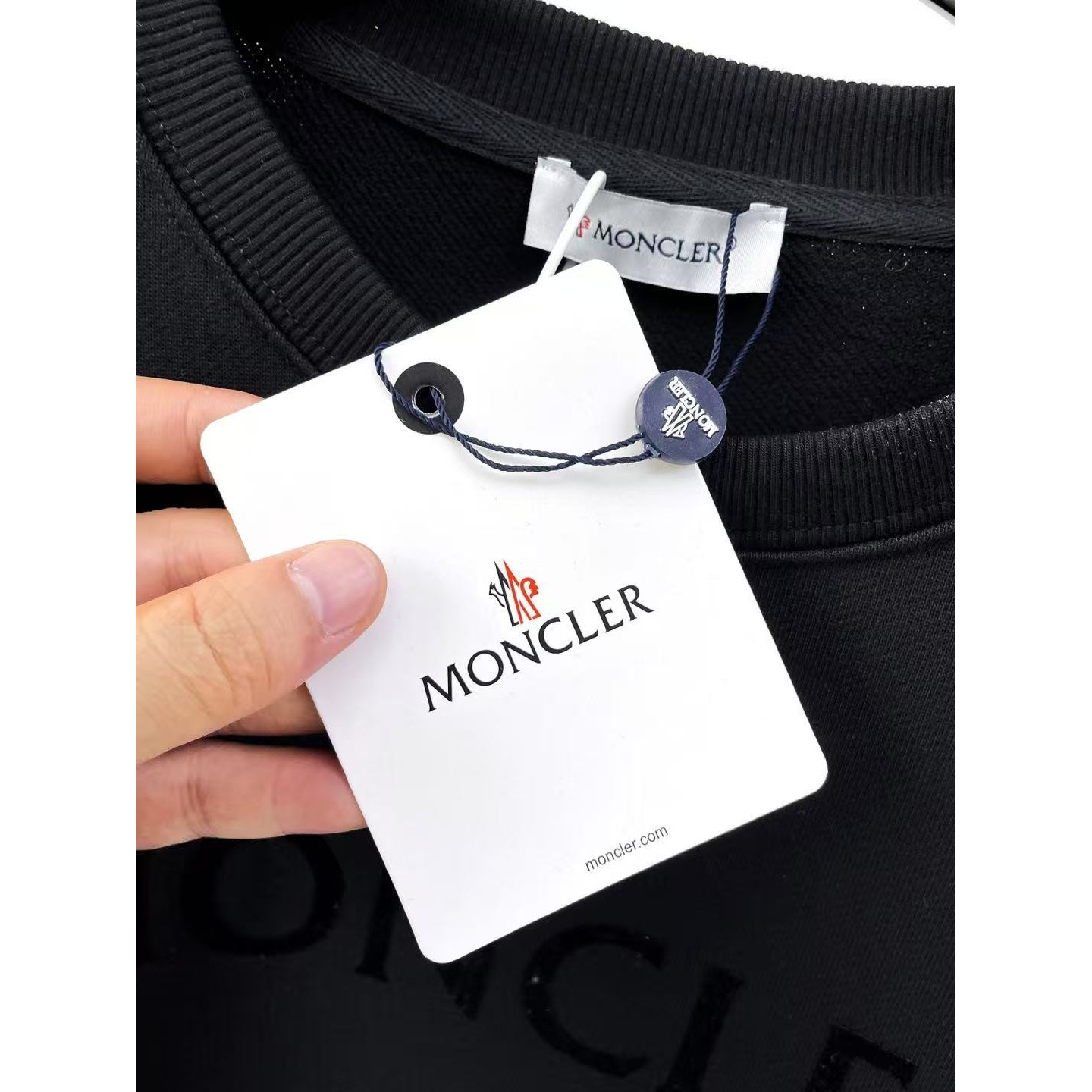 <p>MONCLER 圆领卫衣(黑)</p>