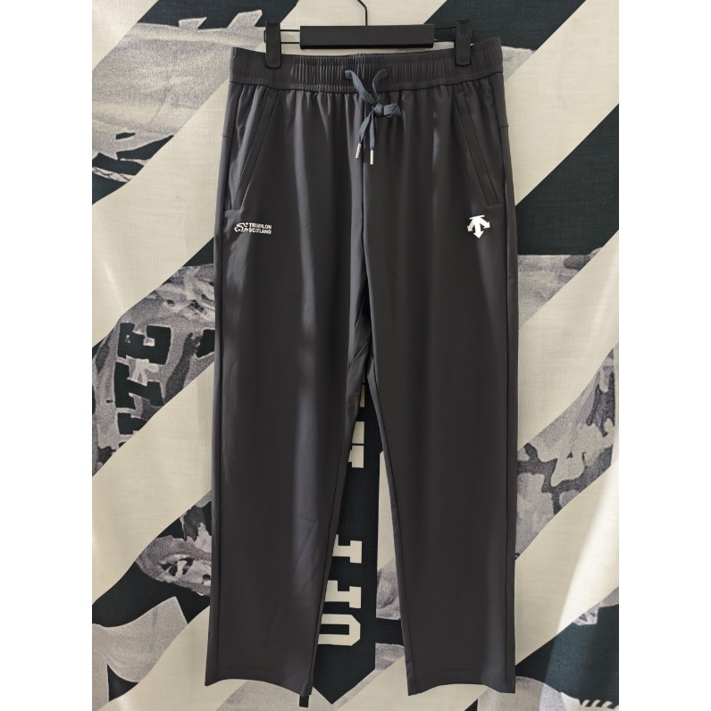 <p>DESCENTE 速乾褲(灰)</p>
