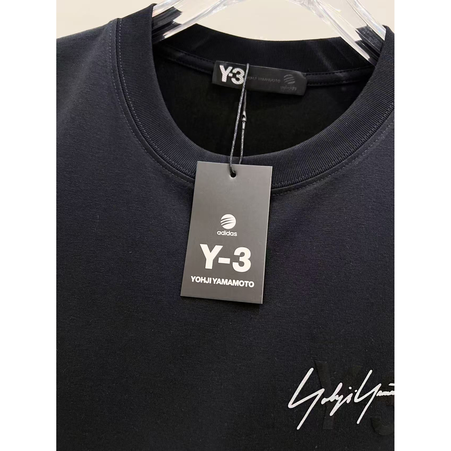 <p>Y-3 短袖圆领T恤(黑)</p>