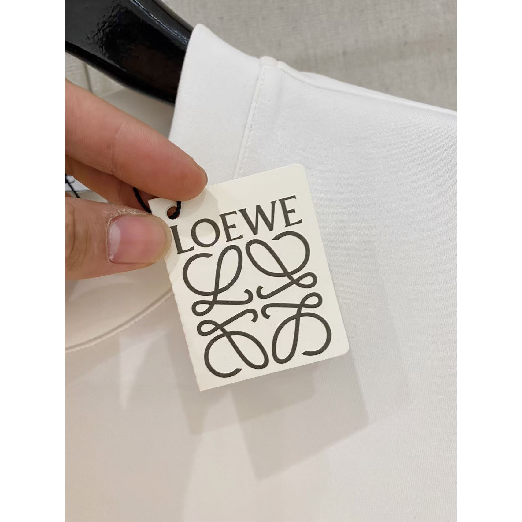 <p>LOEWE 太空棉卫衣(白)</p>