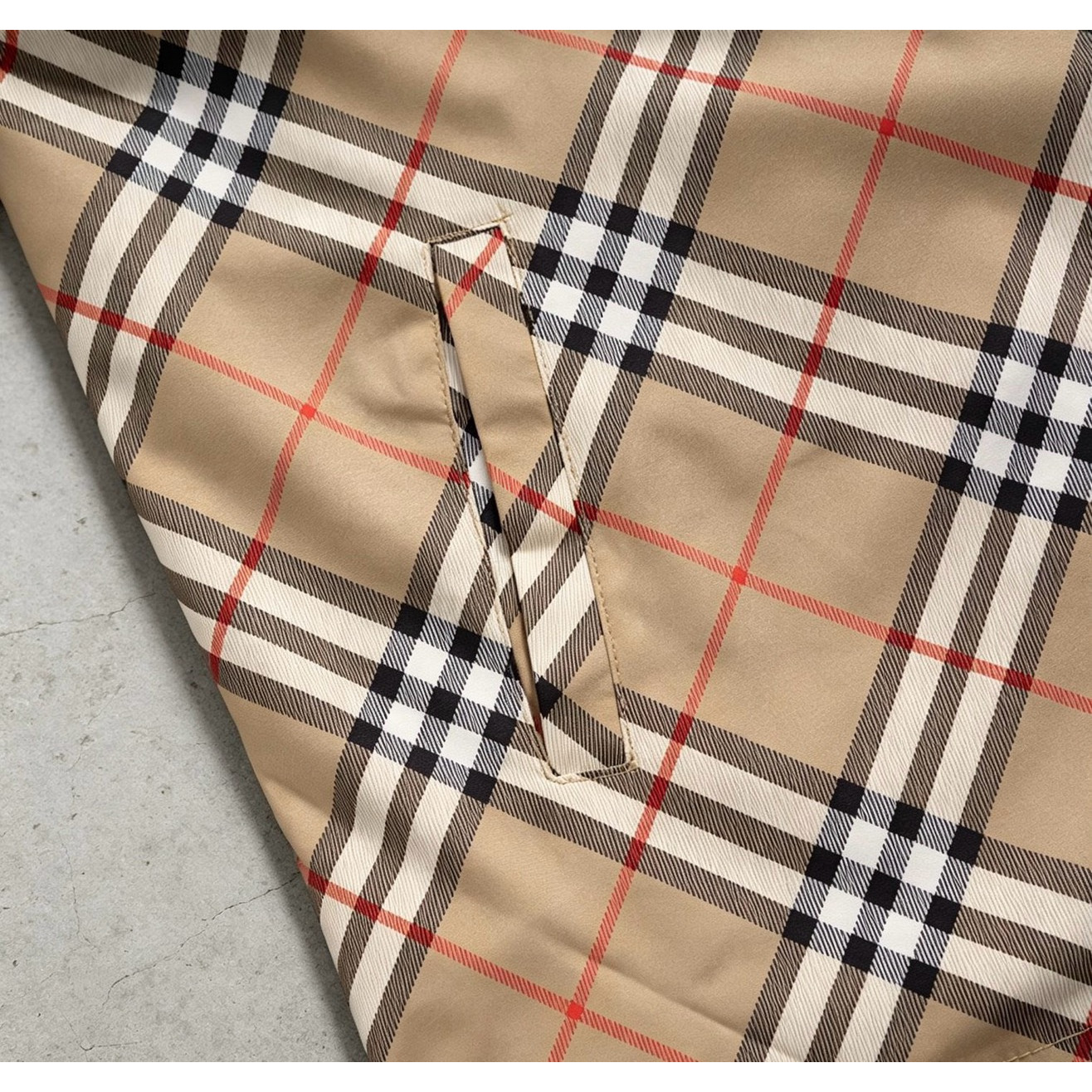 <p>Burberry 夹克外套</p>