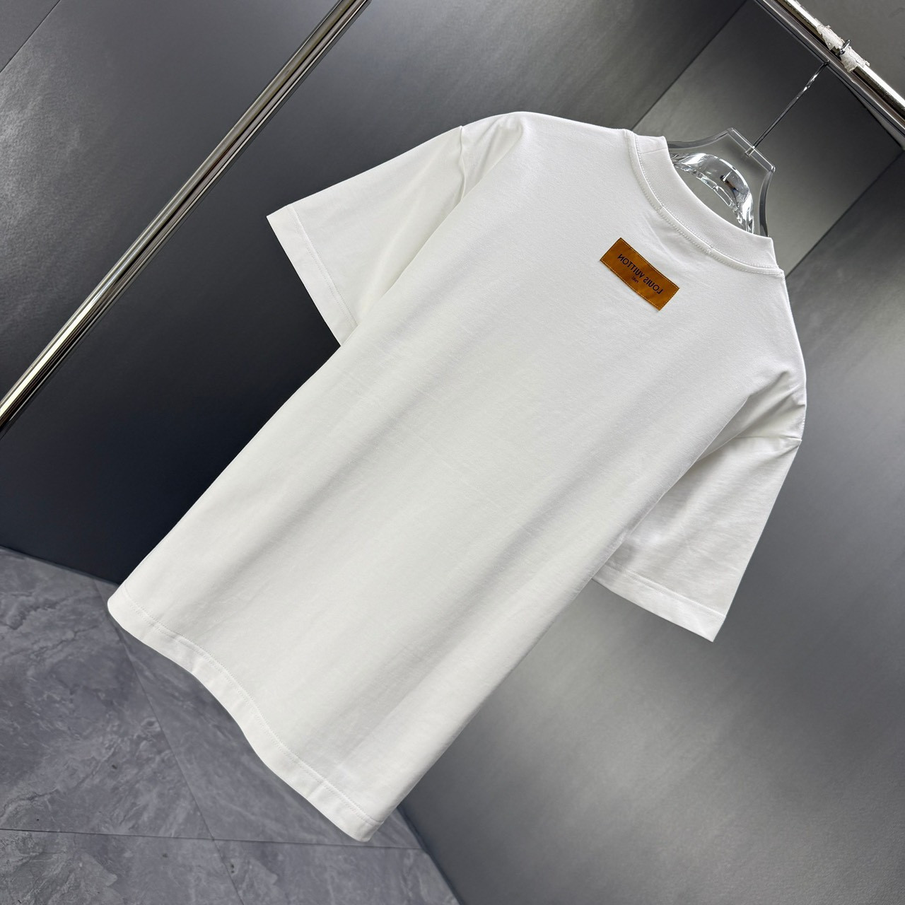 <p>LV 短袖T恤 (厚板)(白)</p>