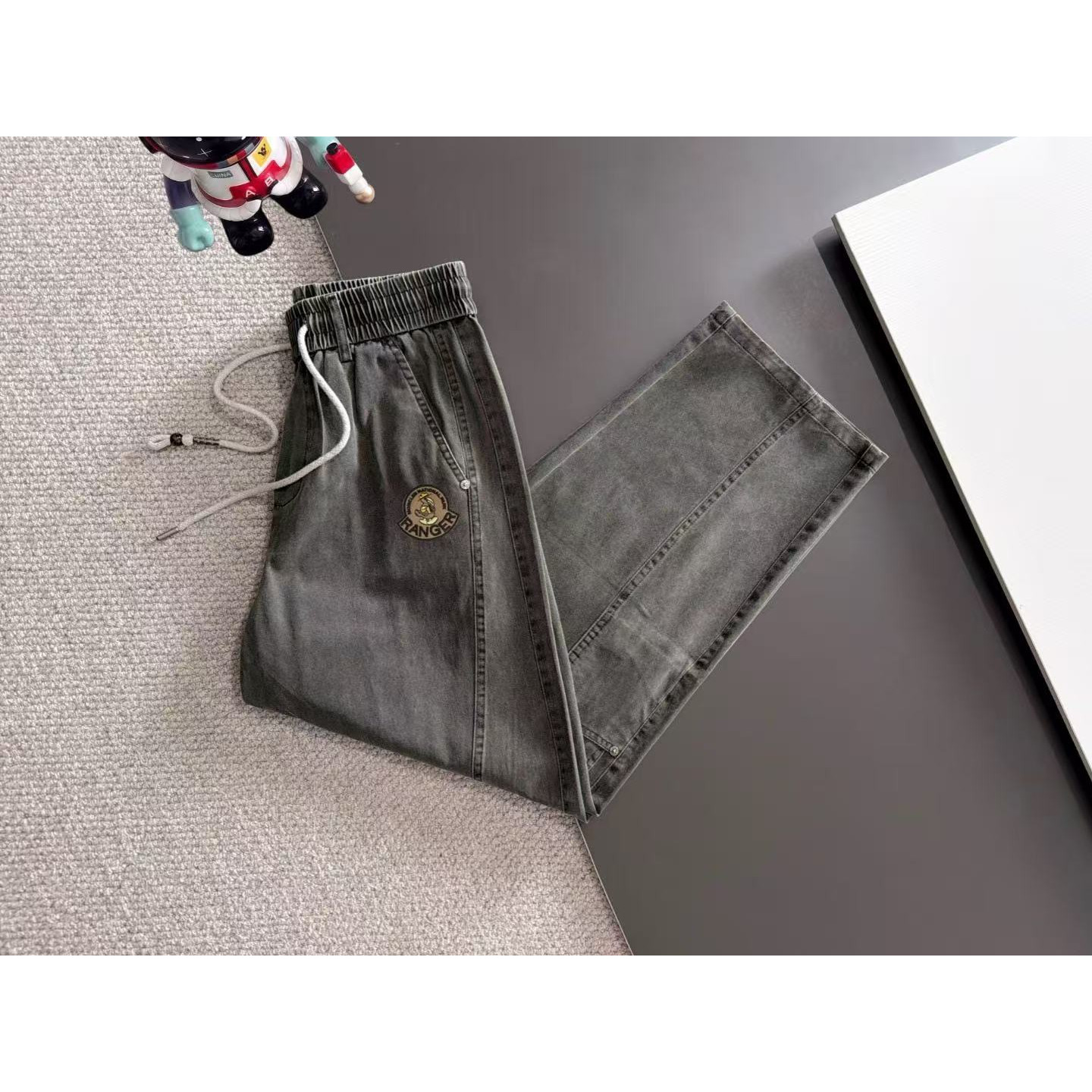 <p>MONCLER 秋冬新款松紧带休闲裤(灰)</p>