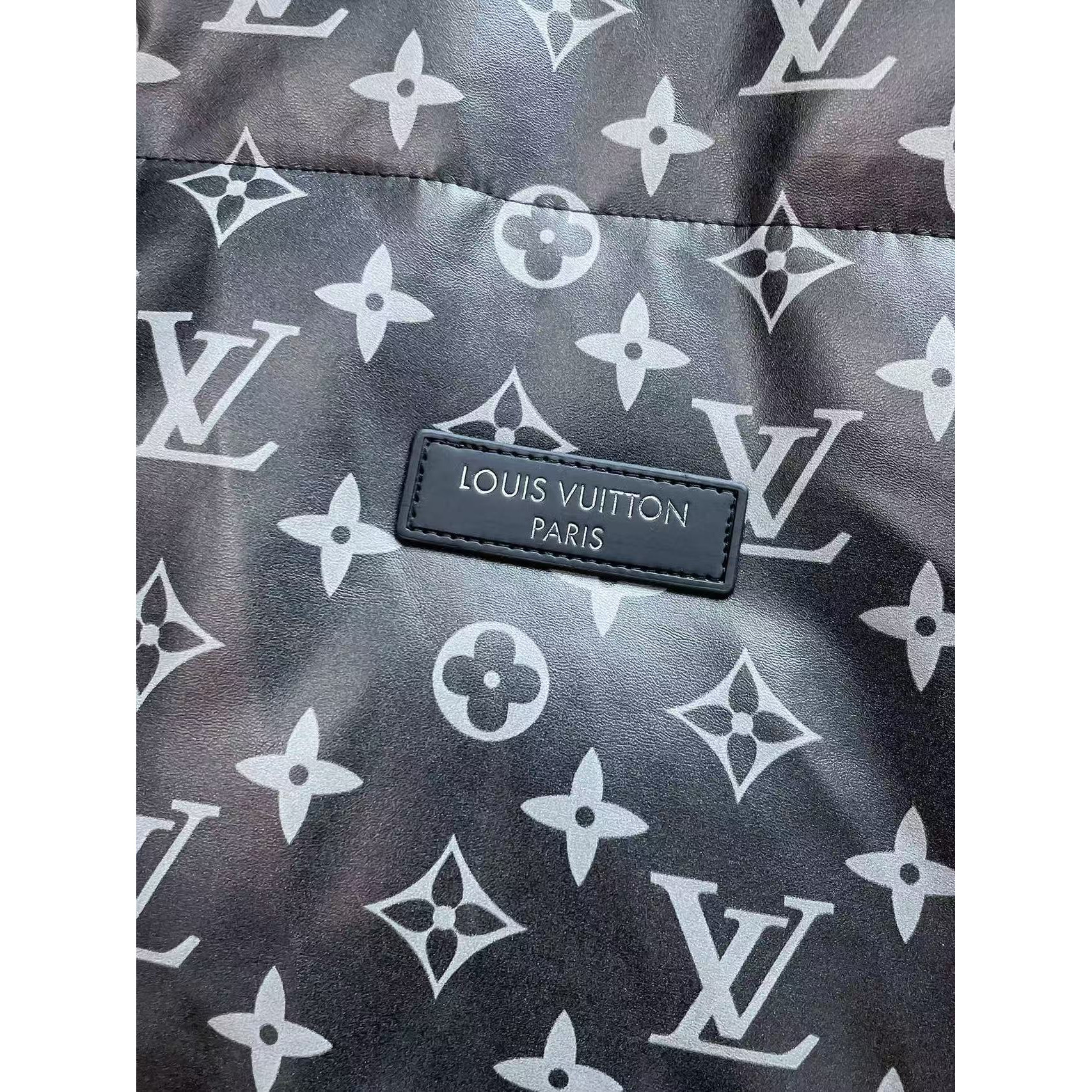 <p>LV 秋冬新款羽绒服(黑)</p>