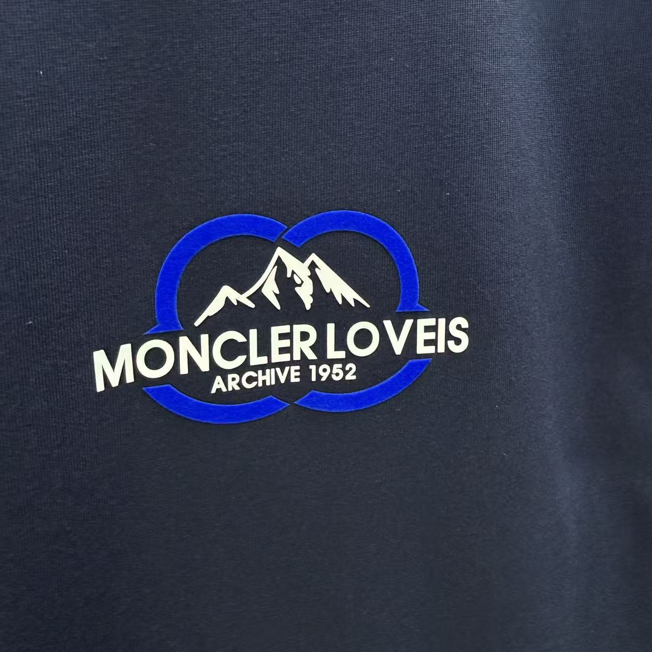 <p>Moncler 短袖T恤(深藍)</p>