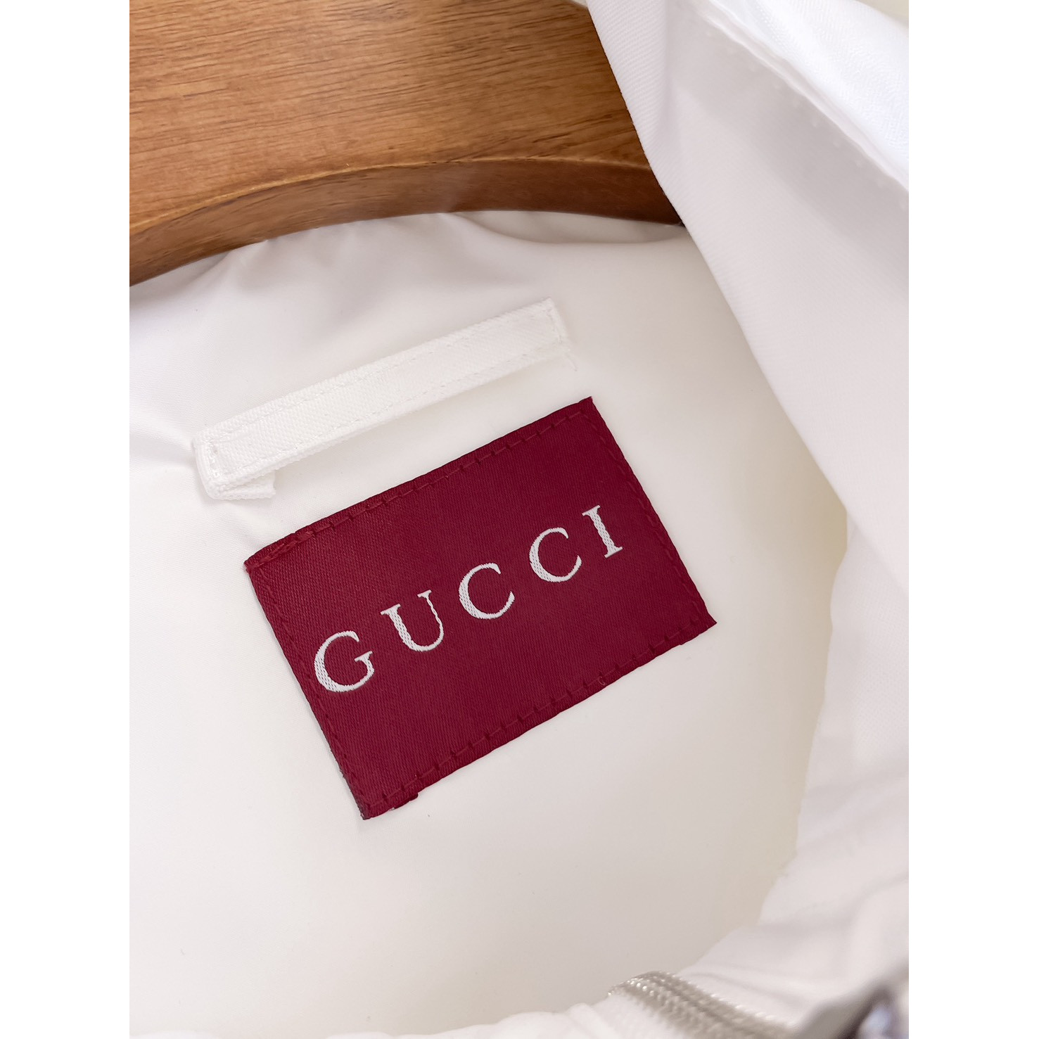 <p>GUCCI 男士夹克外套(白)</p>
