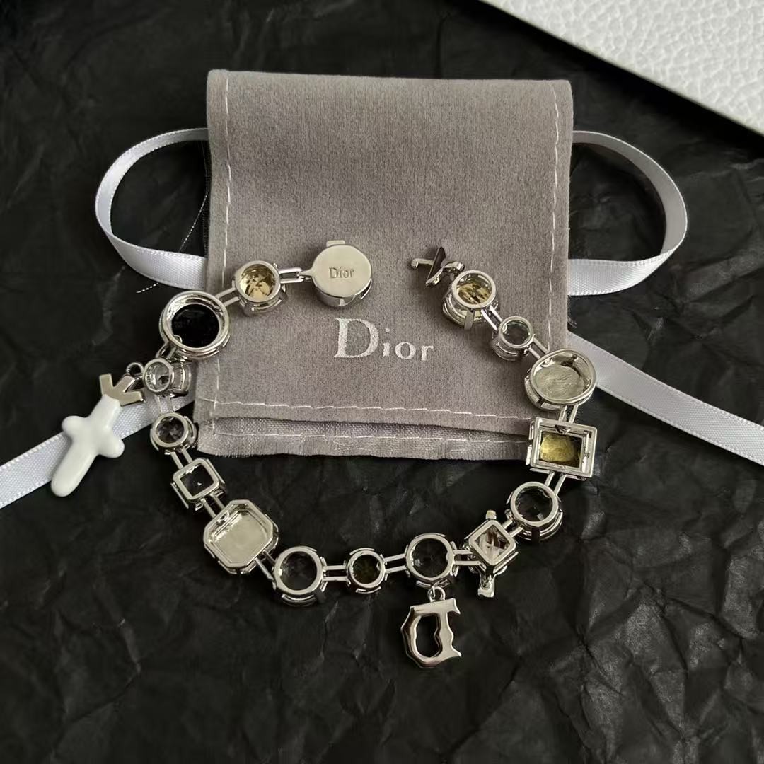 <p>Dior 手链</p>