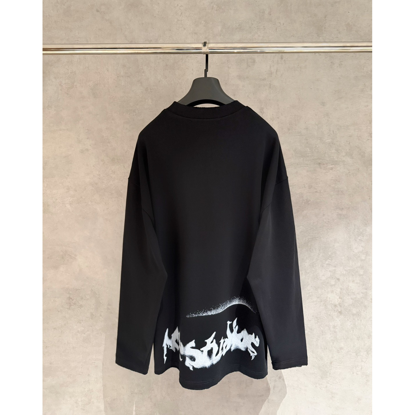 <p>ACNE&nbsp;长袖T恤(黑B15)</p>
