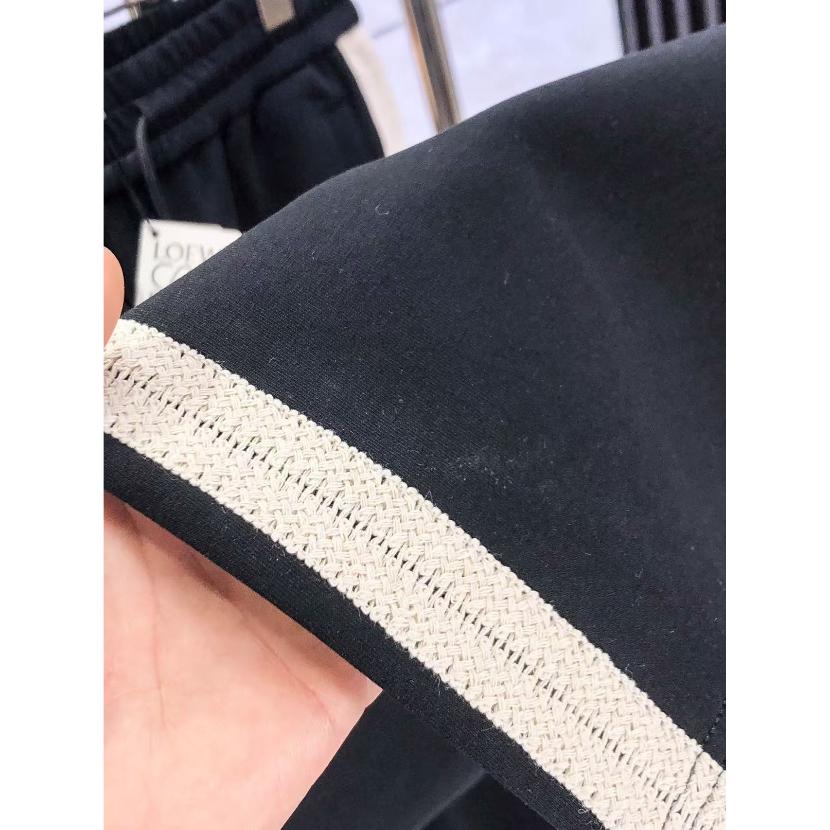 <p>LOEWE&nbsp;高品质时尚休闲裤(782954)</p>