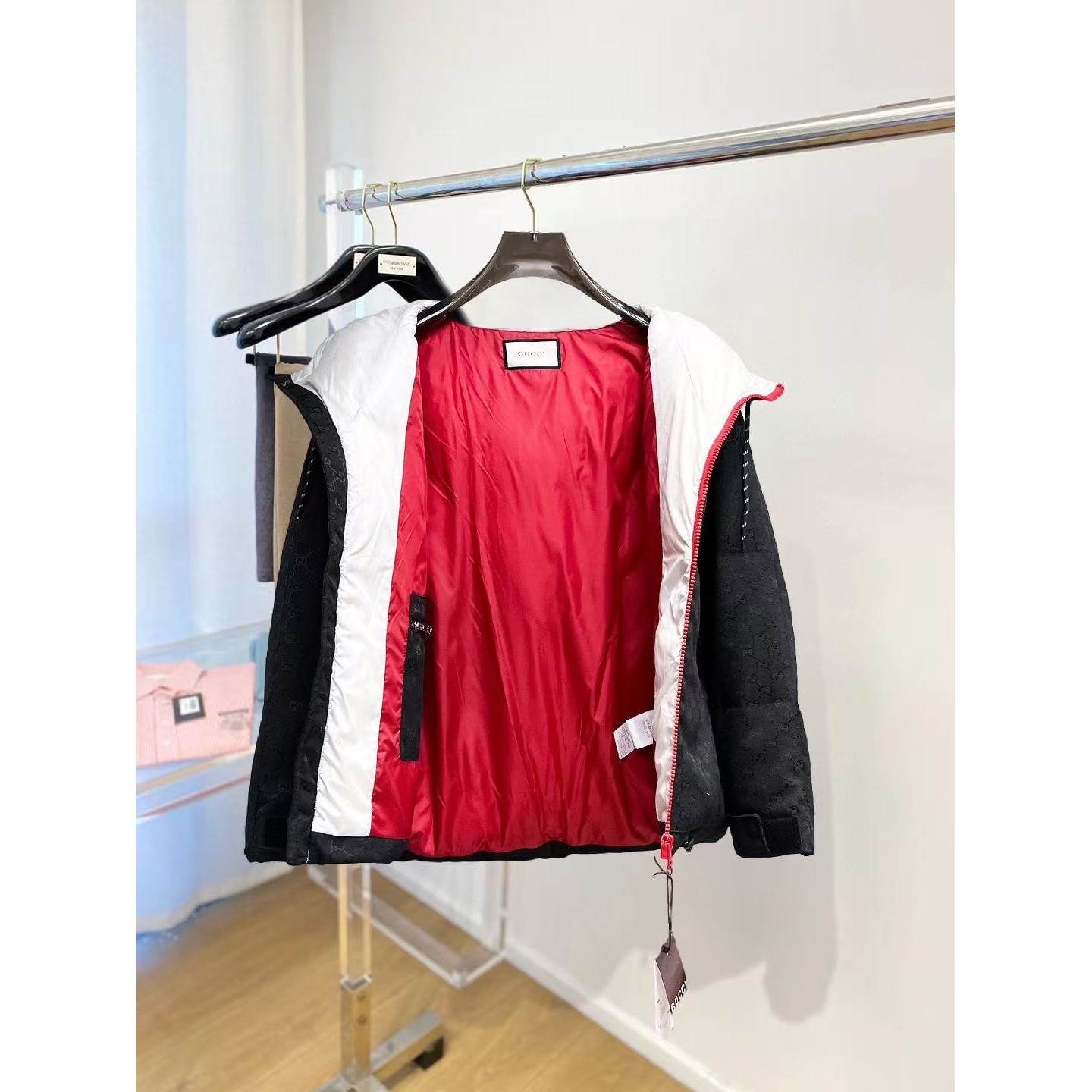 <p>GUCCI 秋冬新款羽绒服(黑)</p>