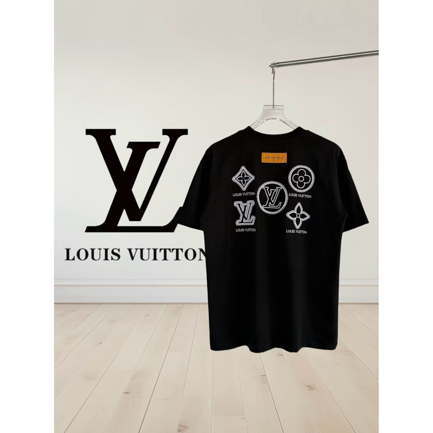 <p>LV 短袖T恤(黑)</p>