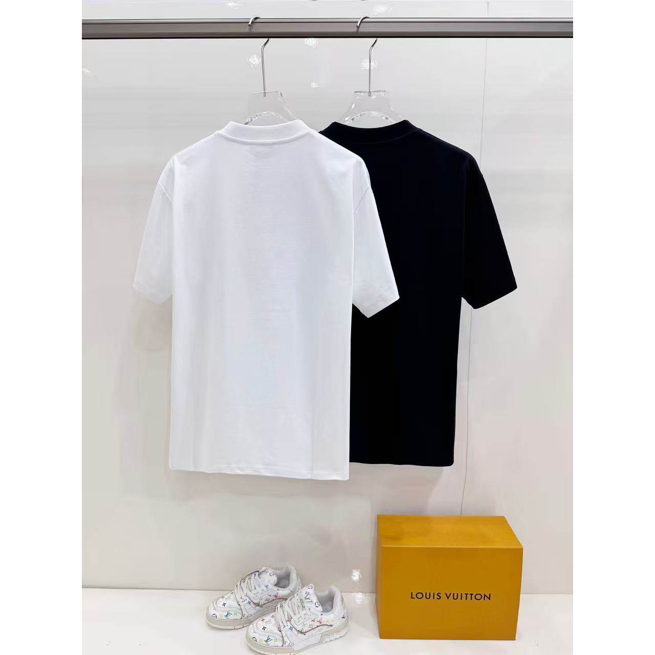 <p>Balenciaga 老爹鞋子短袖t恤(黑)&nbsp;</p>