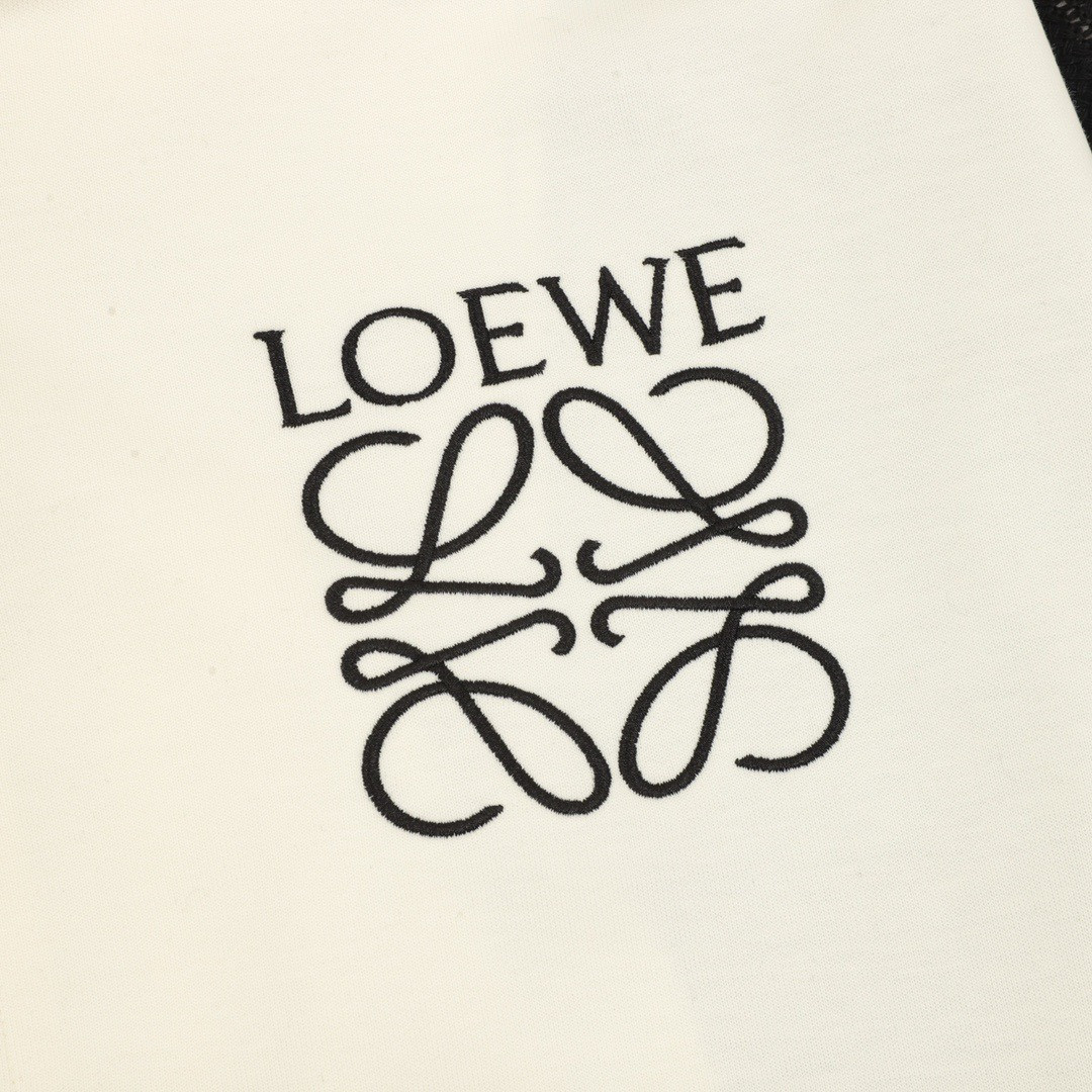 <p>Loewe 拼色织带刺绣连帽拉链外套(米黃)</p>