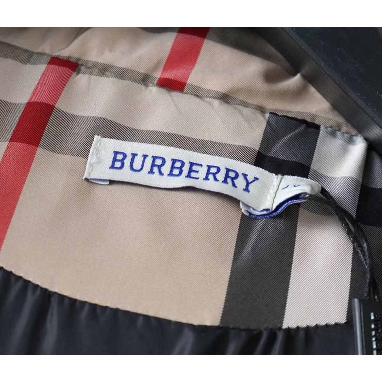 <p>BURBERRY 羽绒服(黑)</p>